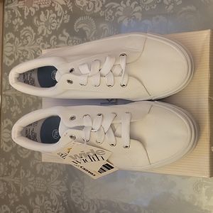 City Sneaks White Canvas Tennis Shoes Size 7.5W